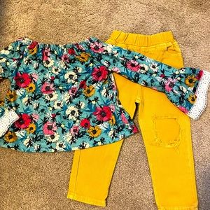 Size M (3-4T) outfit.